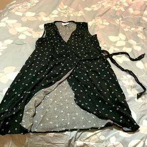 Universal thread. L. Wrap dress